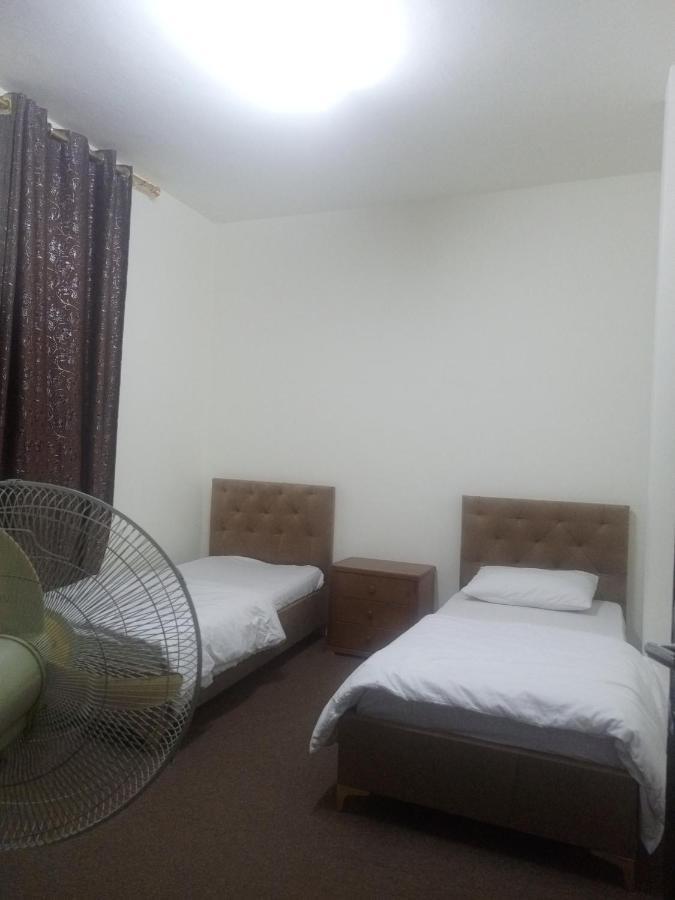Jarajreh Apartments/ Hotel Керак Екстериор снимка