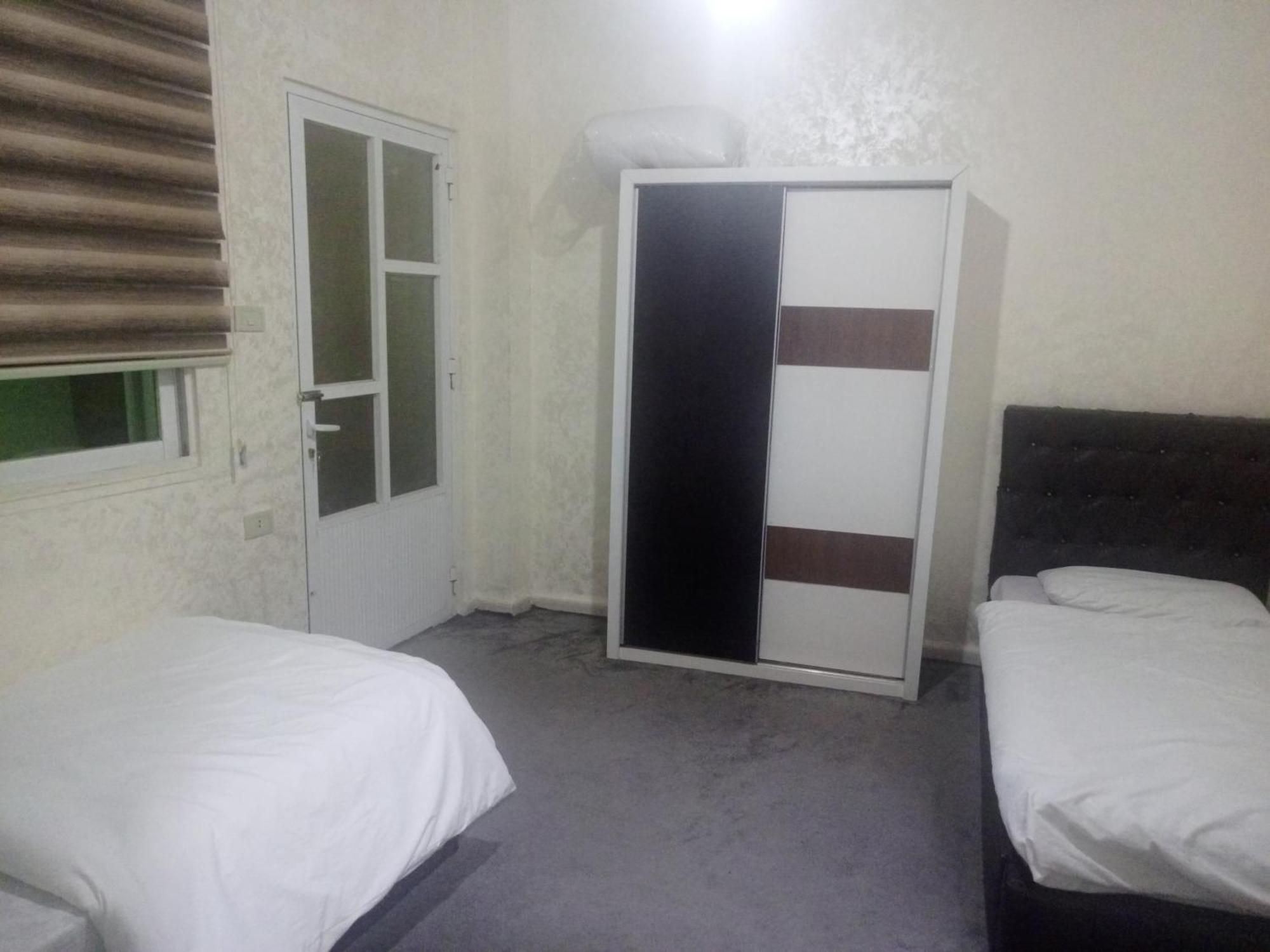 Jarajreh Apartments/ Hotel Керак Стая снимка