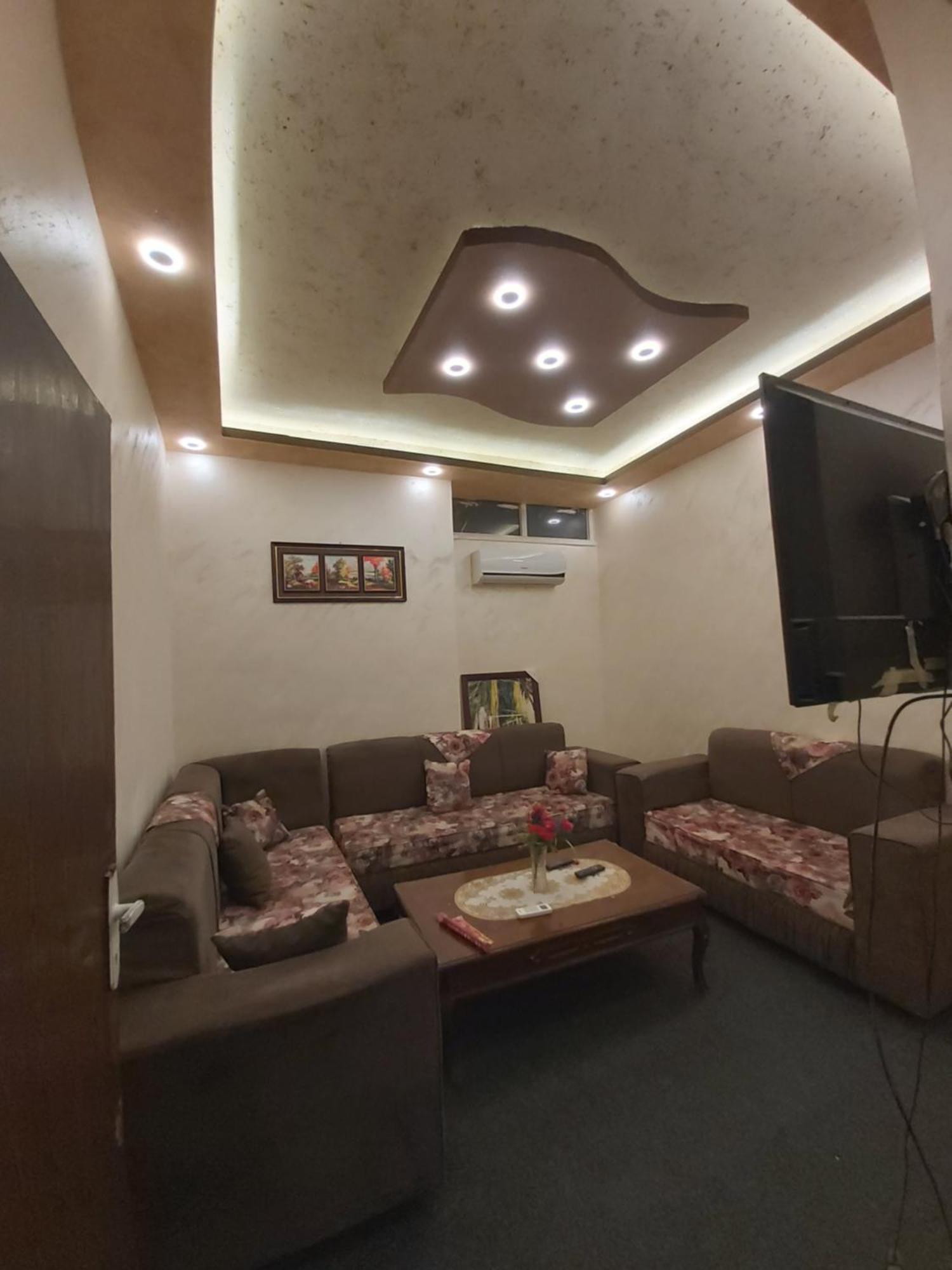 Jarajreh Apartments/ Hotel Керак Стая снимка
